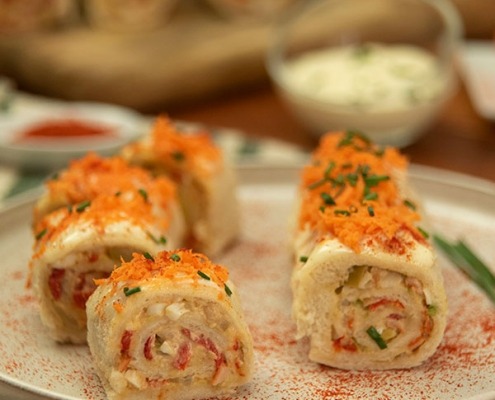 Rollitos de atún, aguacate y pimientos