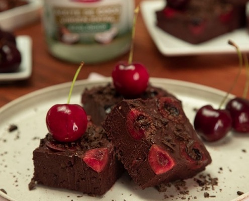 Tarta de chocolate y cerezas