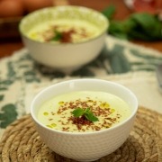 Gazpacho blanco con huevo frito