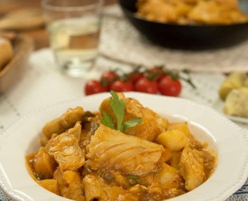 Bacalao con patatas y alcachofas