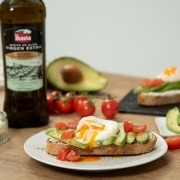 Tostada con aguacate y huevo escalfado