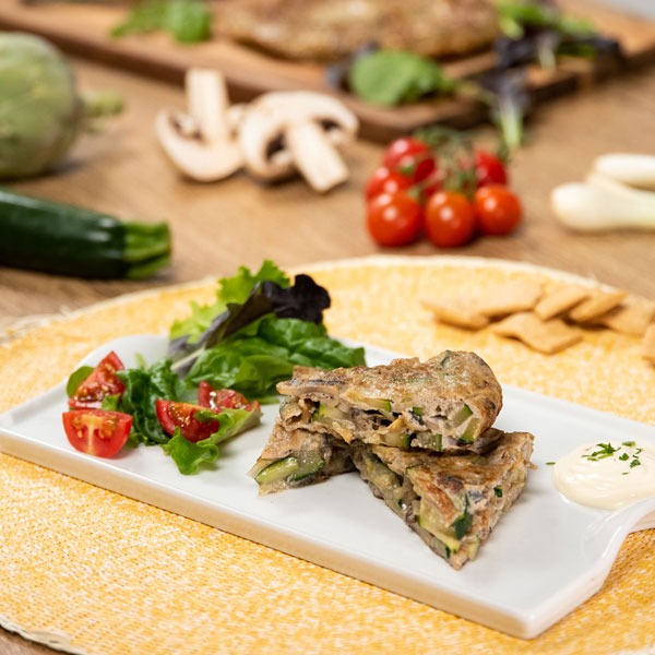 Tortilla de calabacín, alcachofas y champiñones