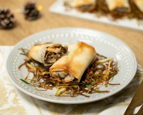 Rollitos crujientes de langostinos y champiñones