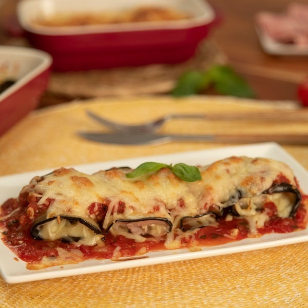 Canelones de berenjena rellenos de jamón y queso