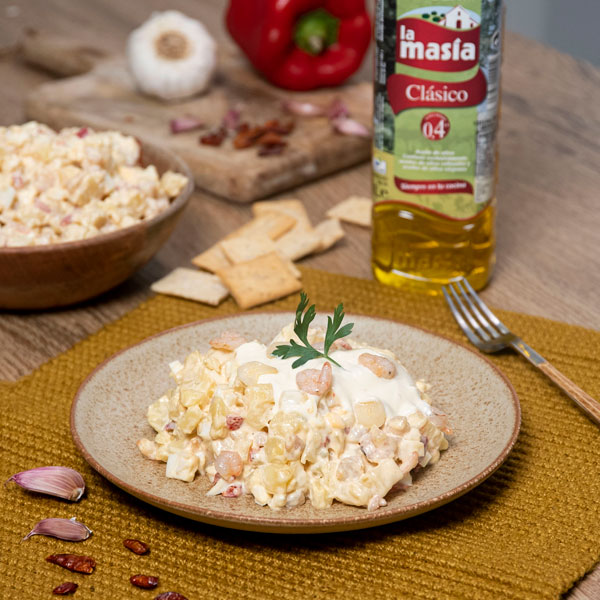 Ensaladilla de gambas al ajillo