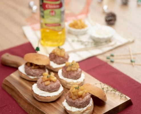 Mini hamburguesas con manzana caramelizada