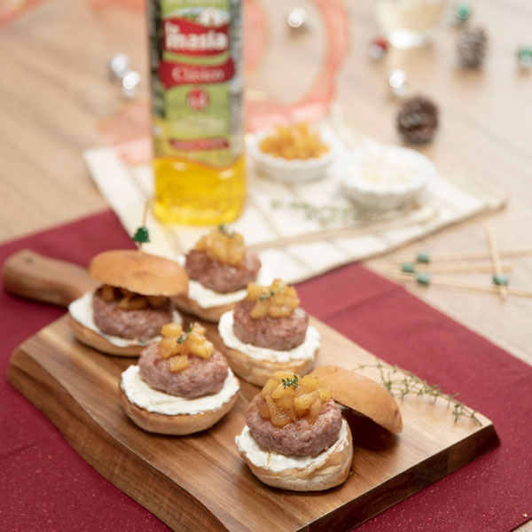 Mini hamburguesas con manzana caramelizada