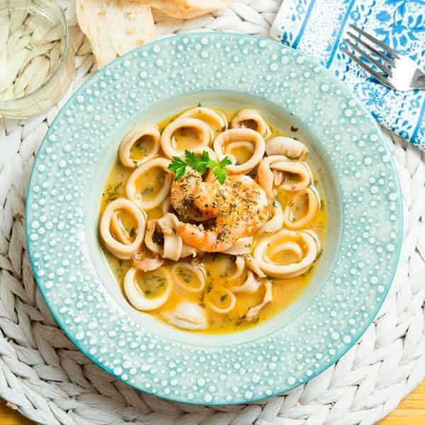 calamares_salsa_langostinos