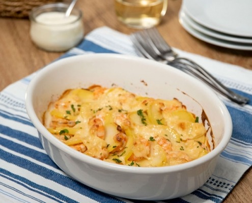 Patatas gratinadas con langostinos