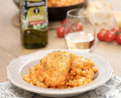 Bacalao con tomate y garbanzos