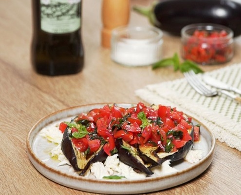 Ensalada de berenjena con tomate y mozzarella