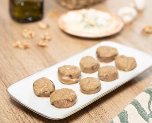 Champiñones rellenos de gorgonzola y nueces