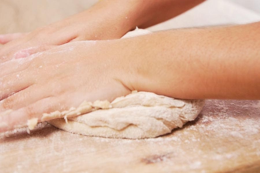 Receta casera de Brioche de Halloween. Preparamos la masa con aceite de oliva Clásico La Masía