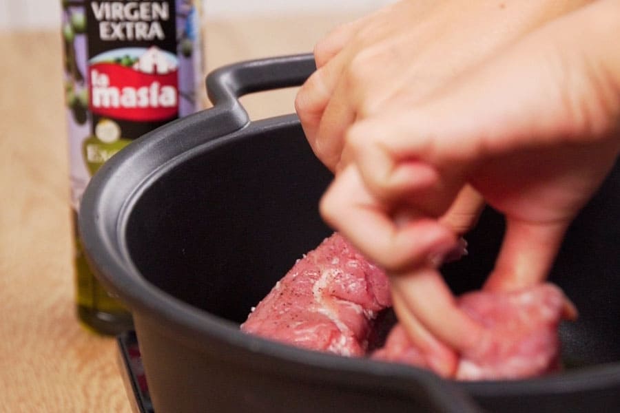 Receta casera de Solomillo con salsa de setas al PX. Sellamos la carne con AOVE Excelentum La Masía