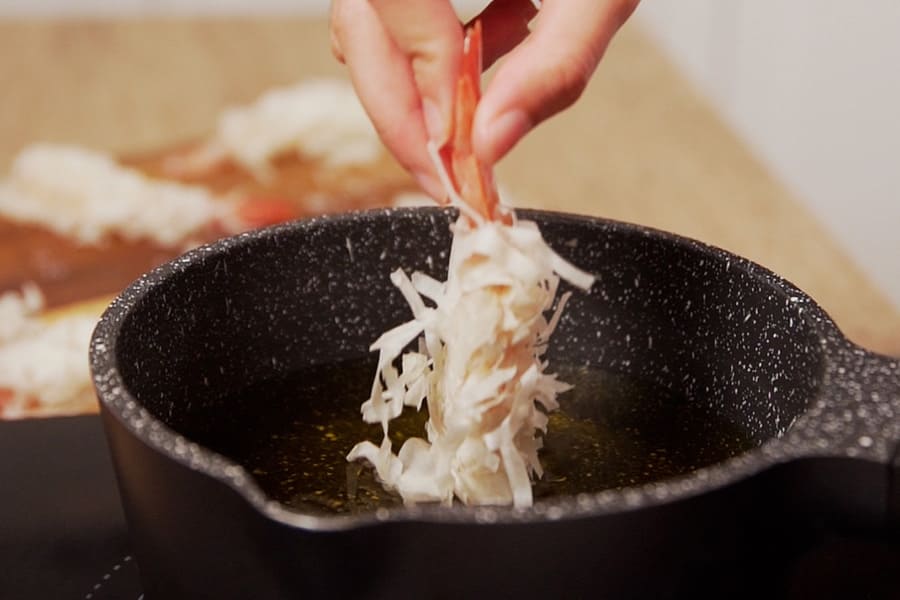 Receta casera de Gambones rebozados extra crujientes. Freímos los gambones en Aceite de Oliva Clásico La Masía 