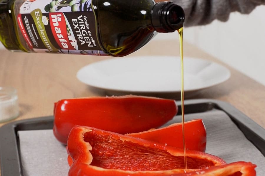 Receta casera de Ensalada de crema de pimientos con berenjena. Horneamos los pimientos con AOVE Excelentum La Masía