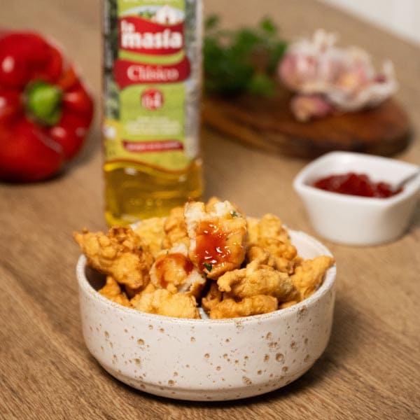 Buñuelos de bacalao rellenos de mermelada de pimientos