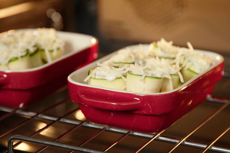 Receta casera de Rollitos de calabacín y atún. Gratinamos en el horno