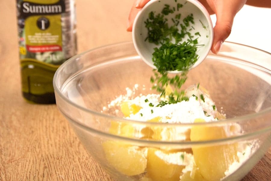 Receta casera de Bolitas de patata crujientes. Preparamos la masa