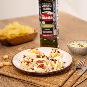 Receta casera de Huevos rellenos de pollo asado