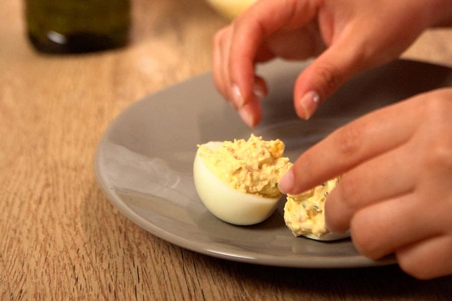 Huevos rellenos de pollo asado - relleno final