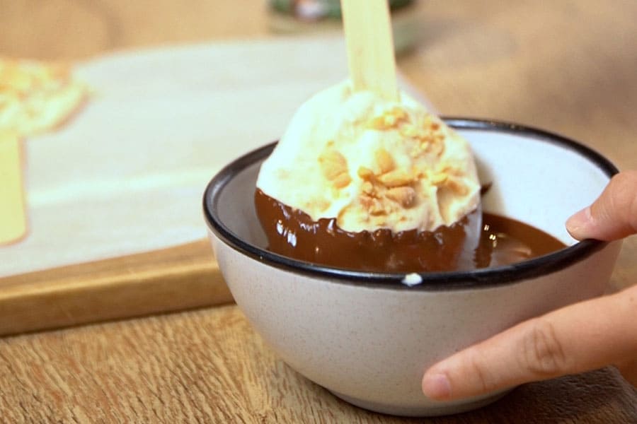Receta casera de Polo helado sin molde. Receta casera de Polo helado sin molde.Baño de chocolate