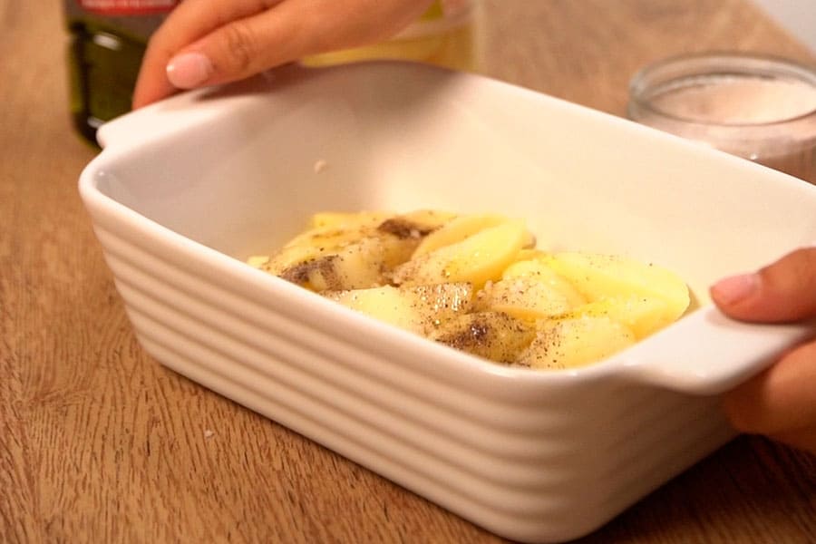 Receta casera Pollo piri piri con patatas. Horneamos las patatas con AOVE Excelentum La Masía 20 minutos a 180 grados