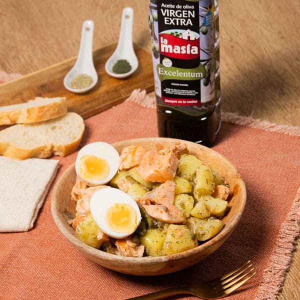 Receta casera de Ensalada de patata, salmón y huevo