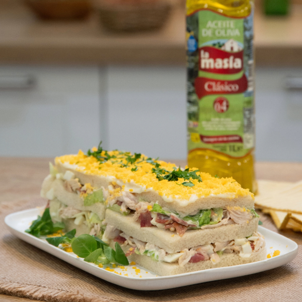 Receta casera de Pastel frío de pollo y bacon. Con Aceite de oliva Clásico La Masía