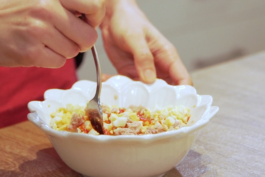 Receta casera de canelones de puerro con bechamel de calabacín. Preparamos la bechamel y el relleno