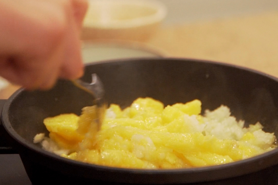 Receta casera de capirotes de langostino con salsa de mango. Hacemos la salsa de mango