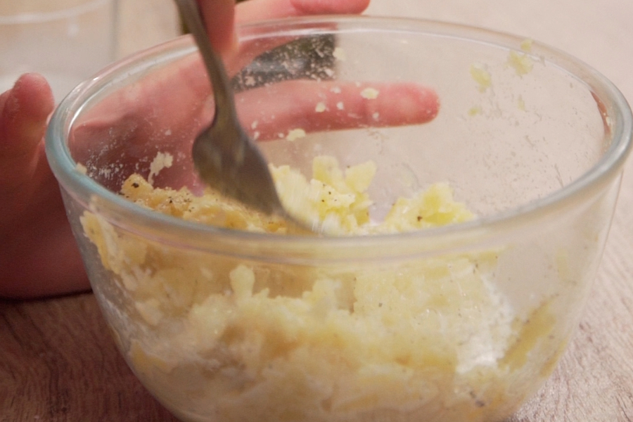 Receta casera de Cremoso de patata con setas y huevo. Receta casera de Cremoso de patata con setas y huevo. Preparamos la crema de patatas