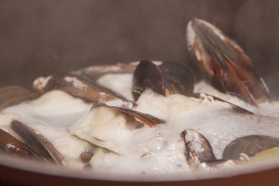 Receta casera de Mejillones al curry. Cocinamos los mejillones