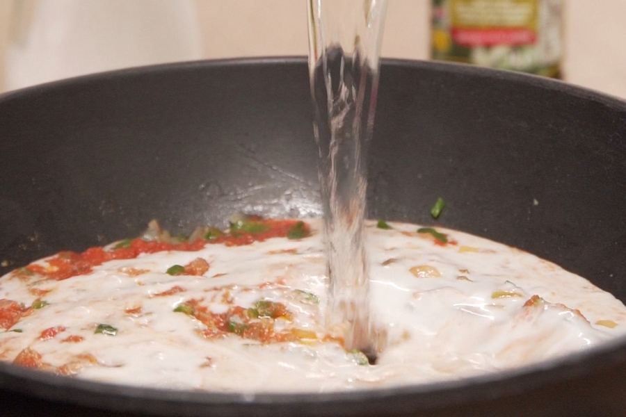 Receta casera de Mejillones al curry. Preparamos el curry con Aceite de oliva Sumum La Masía