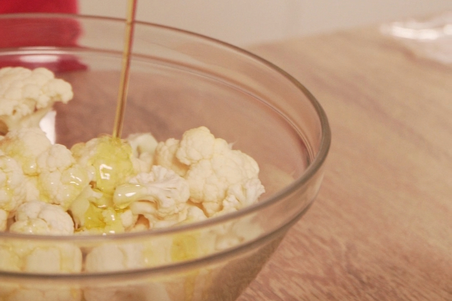 Receta casera de Tortilla de coliflor y cebolla caramelizada. Preparamos la coliflor