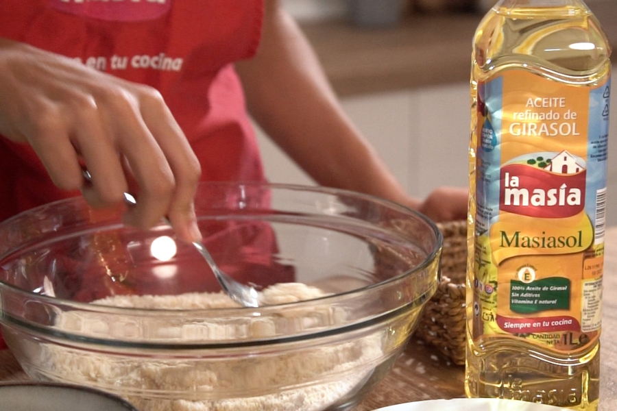 Receta casera de Bizcocho de chocolate sin gluten y sin azúcar. Preparamos la masa