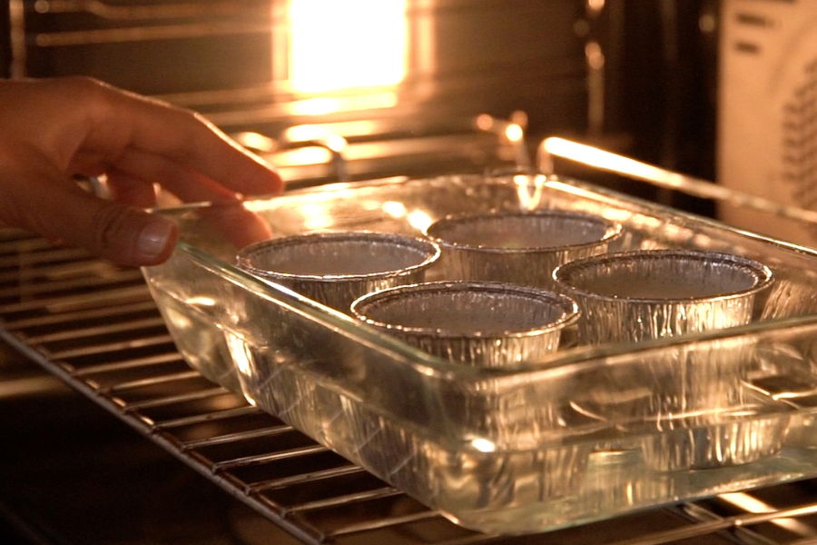 Receta casera de Flan de huevo y leche condensada. Horneamos