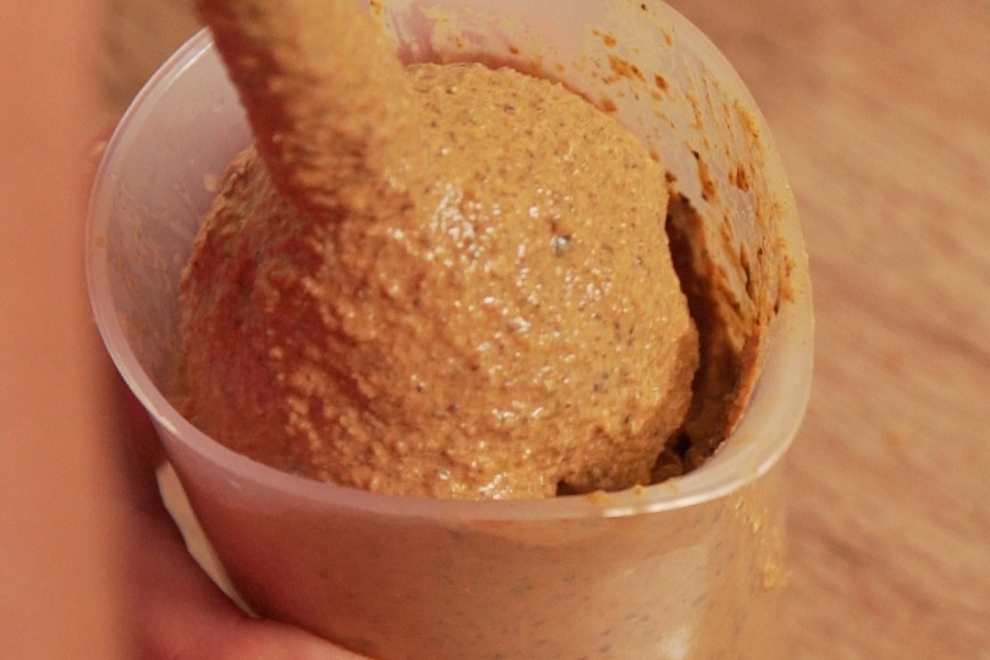 Receta casera de Berenjenas fritas con salmorejo. Batimos todos los ingredientes
