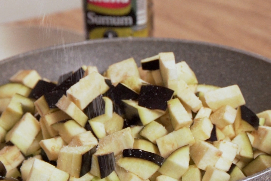 Receta casera de Pisto andaluz. Cocinamos las verduras en Aceite de Oliva Sumum La Masía
